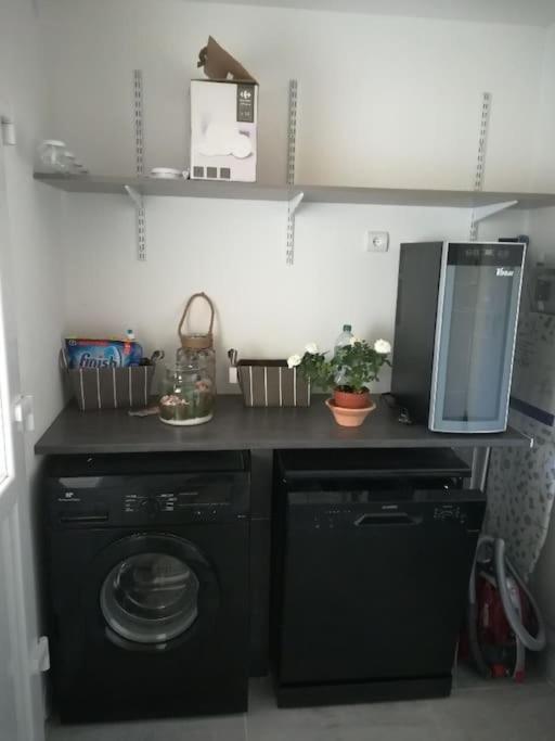 Appartement Spacieux &Tres Calme. Spacious & Very Quiet Apartment. Каррос Екстер'єр фото